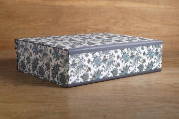 Box for the shelf with gilded paper
